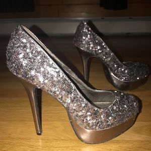 Absolutely Stunning Silver-Purple Sequin Pumps